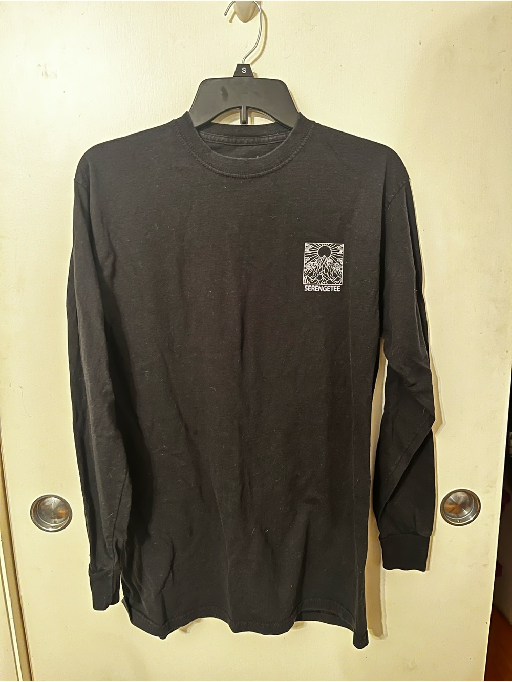 Men's Black Long-Sleeve Graphic Tee